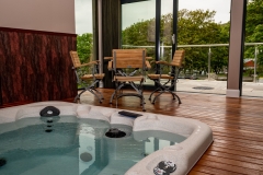 Spa-11-Hot-tub-min